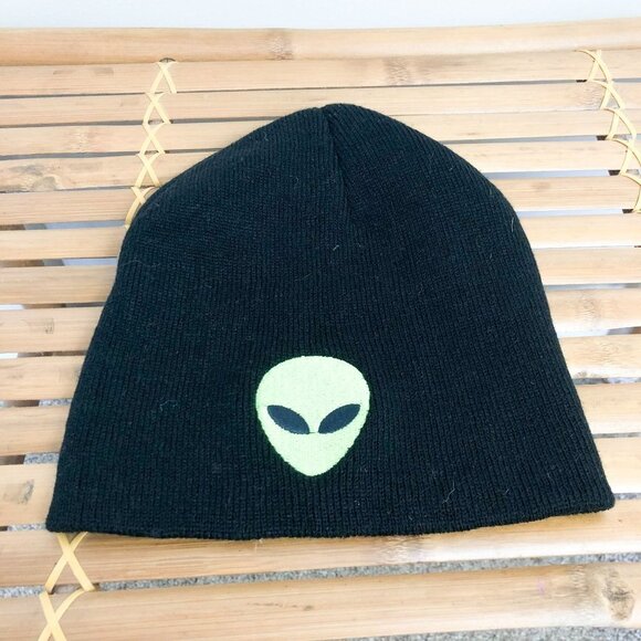 Tan's Accessories - Tan's Club Alien Black Classic Beanie